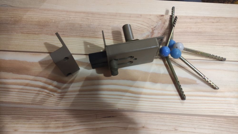 Замок ссср накладний на двері чи в гаражні ворота