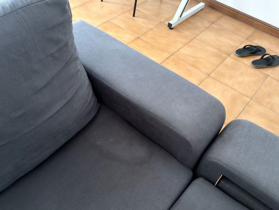 Vendo sofá três lugares com apoio
