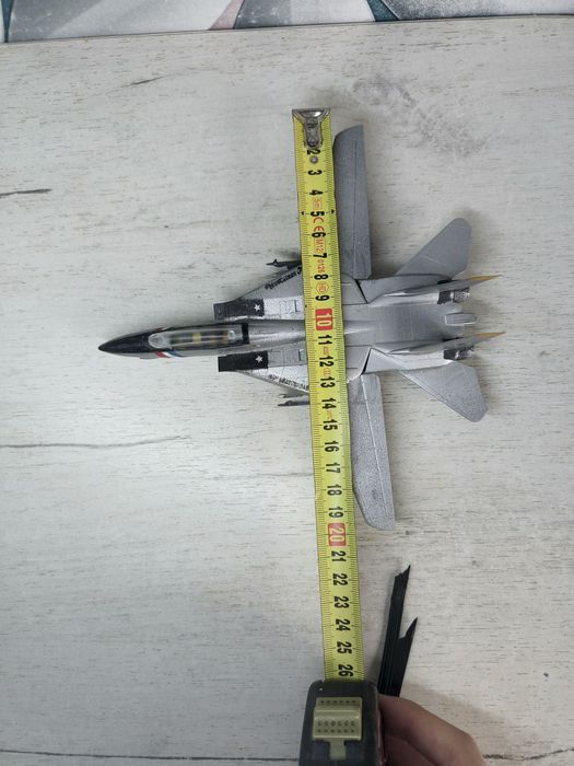 Модель F-14 Tomcat 1:72 зі змінною геометрією крила