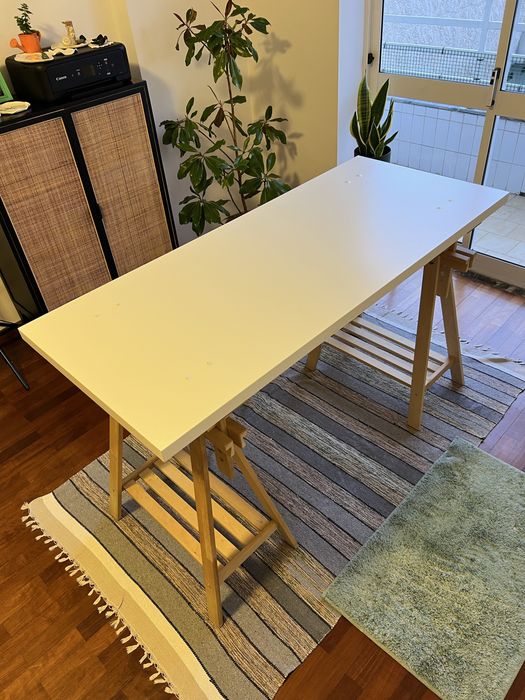 Secretária IKEA com cavalete– 140x60 cm