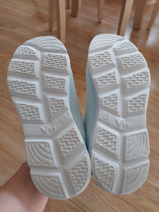 Buty sportowe lekkie sneakersy Vty rozmiar 37