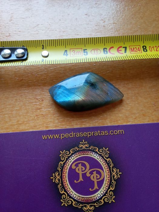 Labradorita natural polida com reflexo azul intenso – 40,15 quilates | Apenas 15€