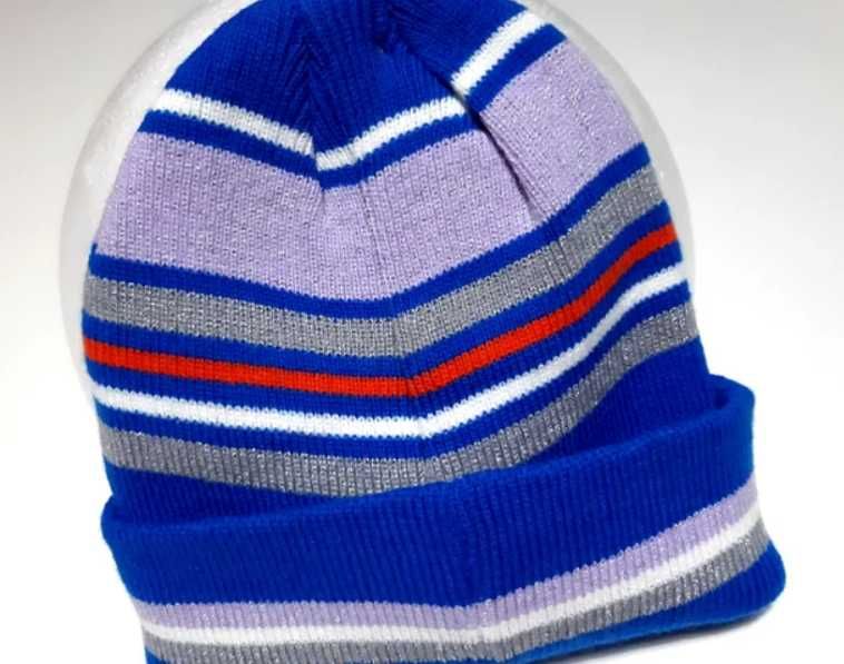 Gorro Multicolor e brilhante.