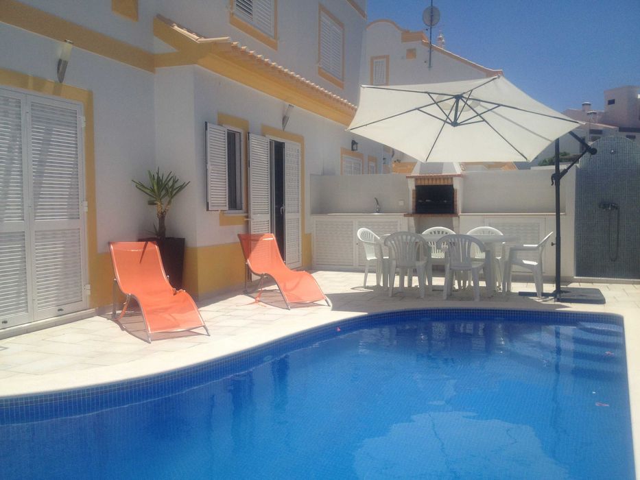 Casa com PISCINA