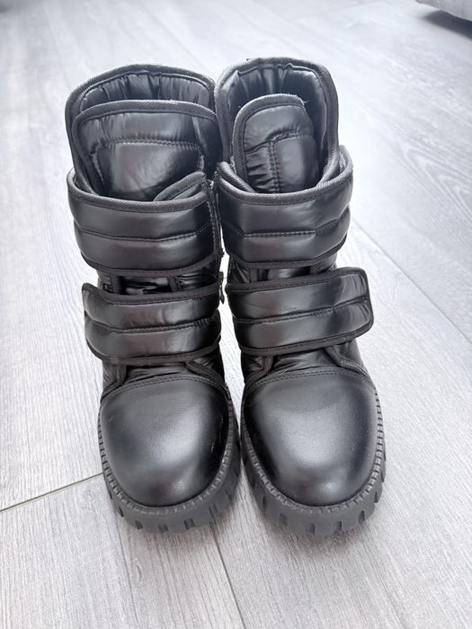 Зимові черевики на дівчинку