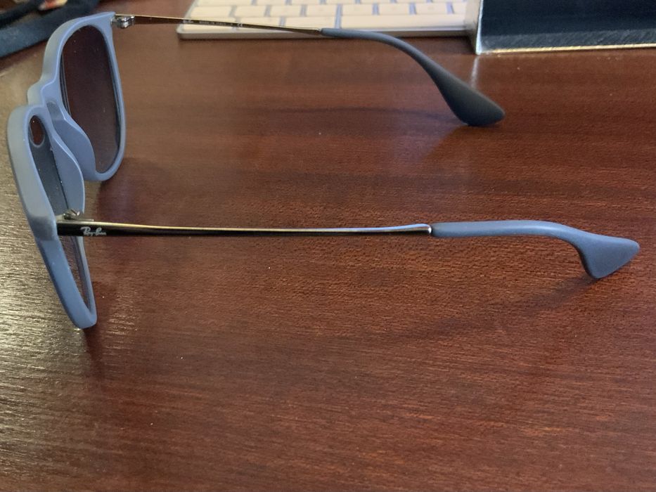 Oculos escuros Ray Ban - modelo “ERIKA”