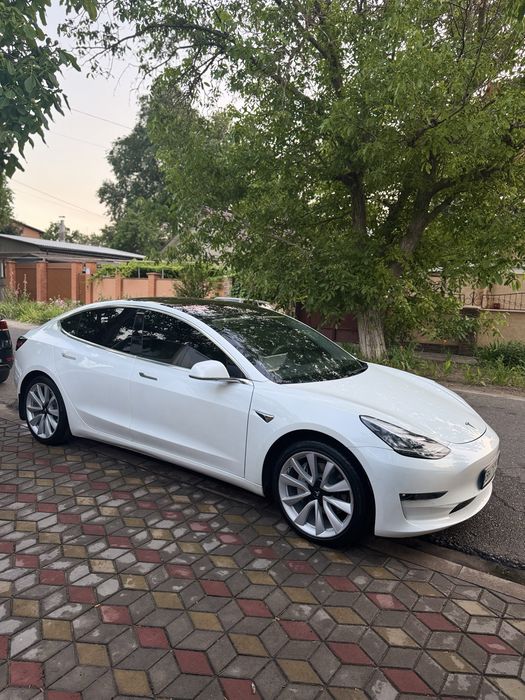 Продам tesla model 3 long range 2020 года