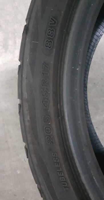 Pneu Firestone 205/45/R17