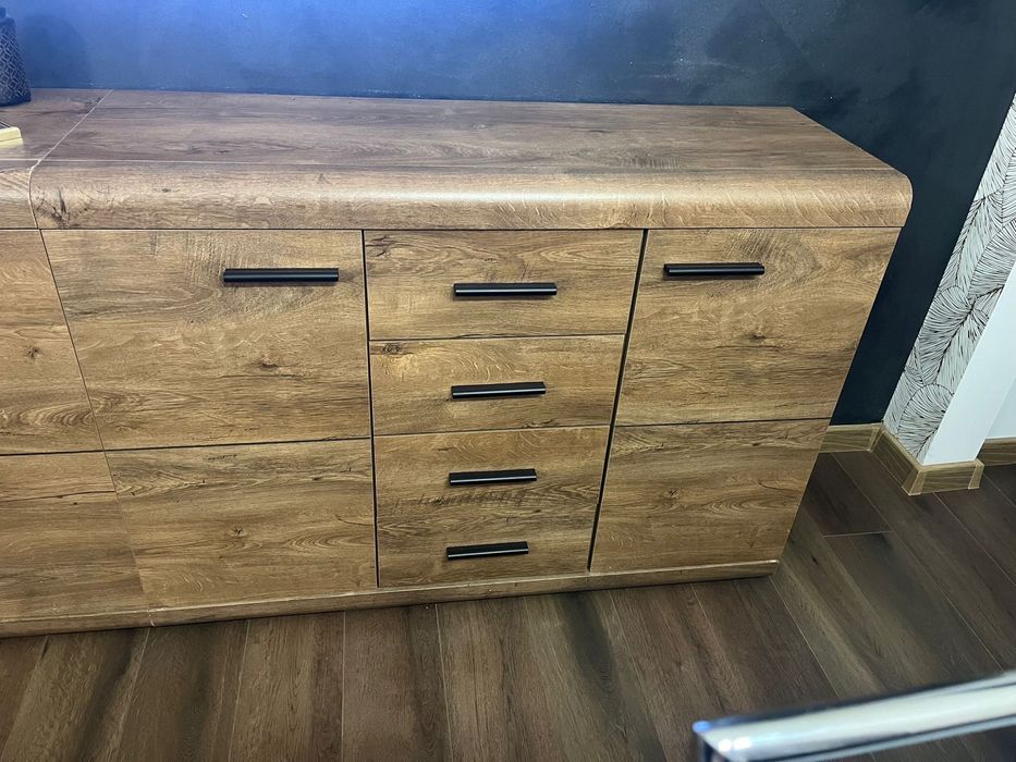 Komplet mebli Abra – 2 komody + stół + 4 krzesła – stan bardzo dobry