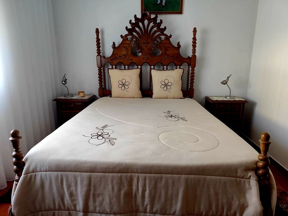 Vendo mobília de quarto completa.