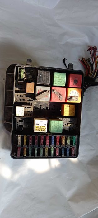 Блок запобіжників Форд Скорпіо 1