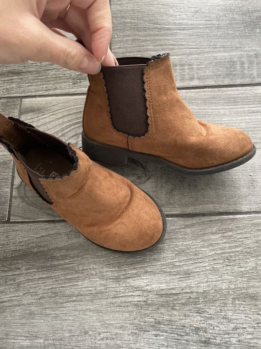 Взуття на дівчинку