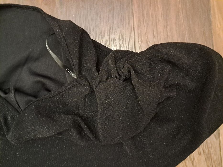 Śliczna sukienka L czarna z połyskiem brokatowym