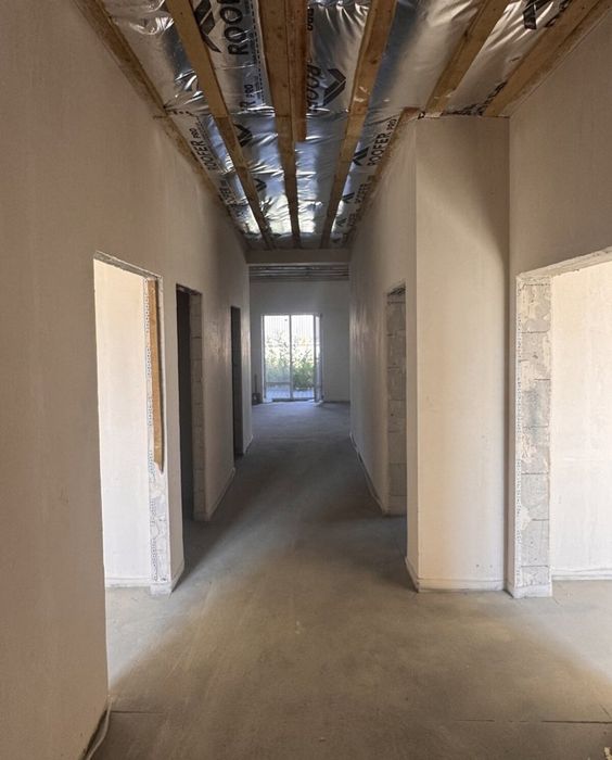Продаж дноповерховий дуплекс у Бучі 98 м² | 1,8 сотки, 3 кімнати, 2 паркомісця | Закрита територія, Без комісії | Школа №3 поруч