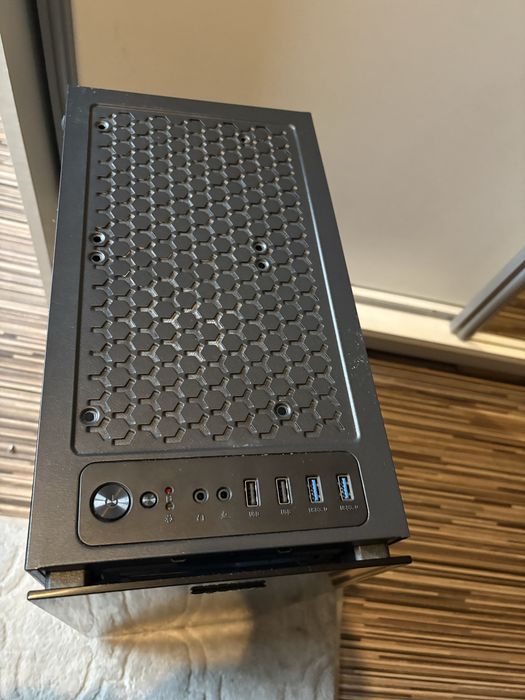 Obudowa pc wraz z zasilaczem i 3 wiatraczkami