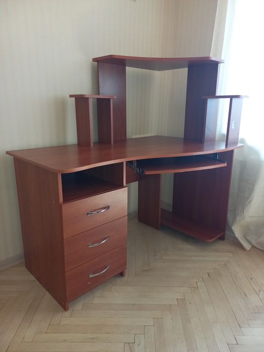 Продам письменный стол