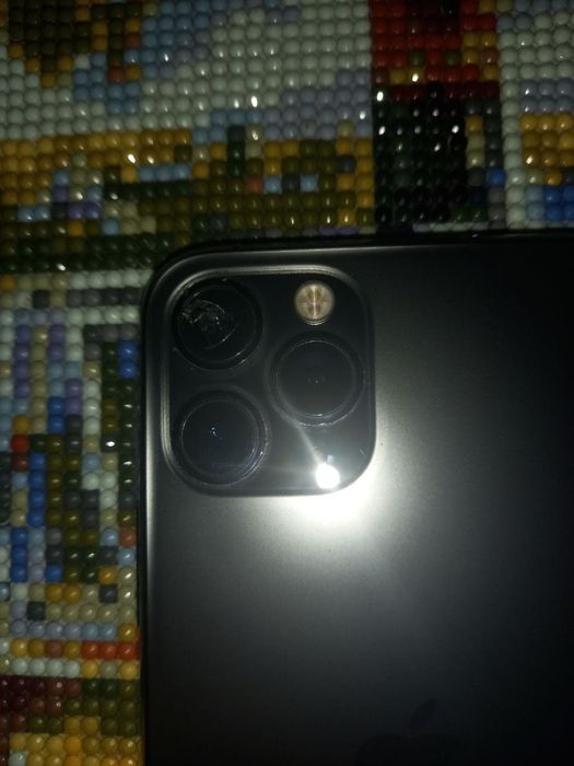 Apple 11 Pro.
