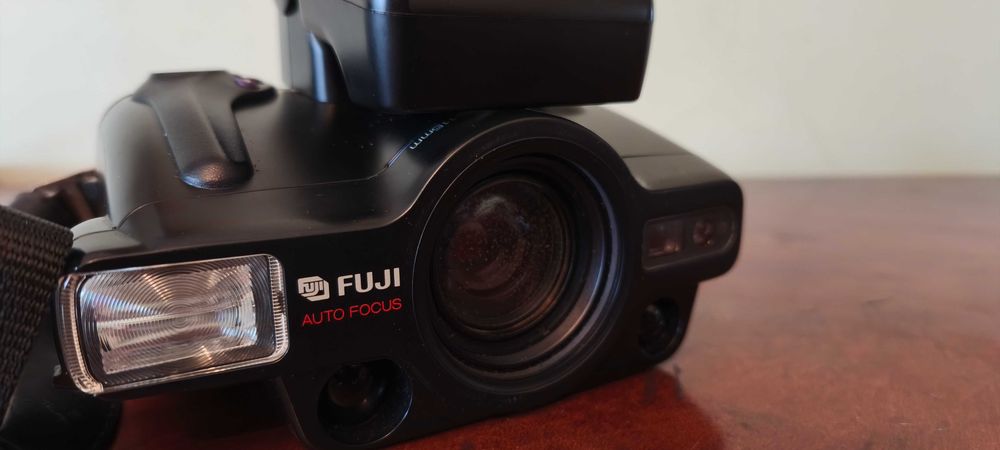Fuji FZ-3000 Zoom Date - Analógica- IMPECÁVEL