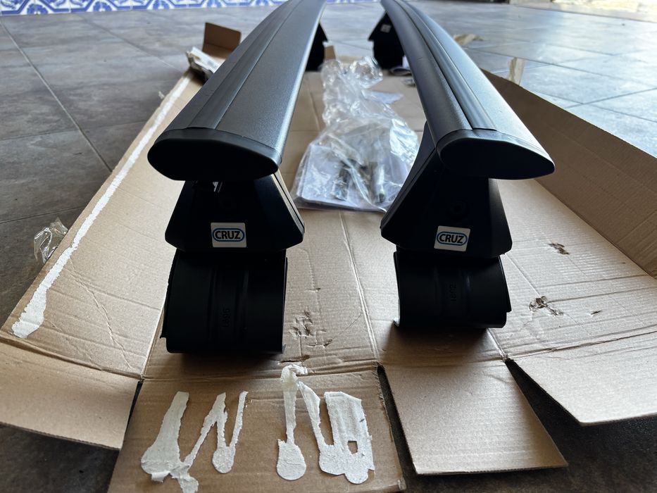 Barras de tejadinho Cruz Airo Dark T - com kit fixação Peugeot