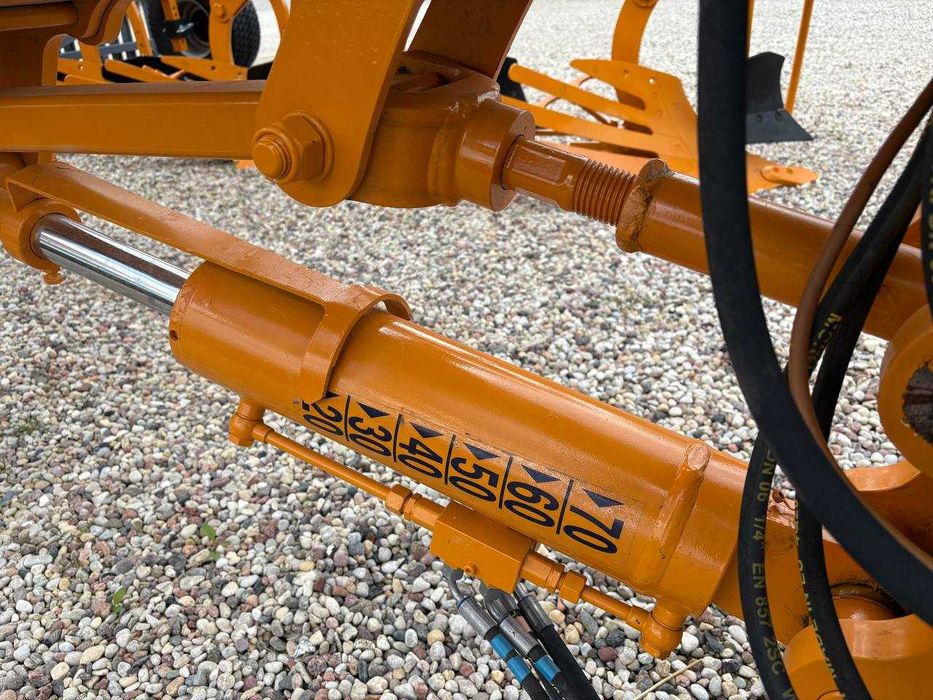 Pług obrotowy Moro Aratri Warrior PNT 5 skibowy