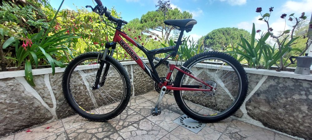 Bicicleta de suspensão total