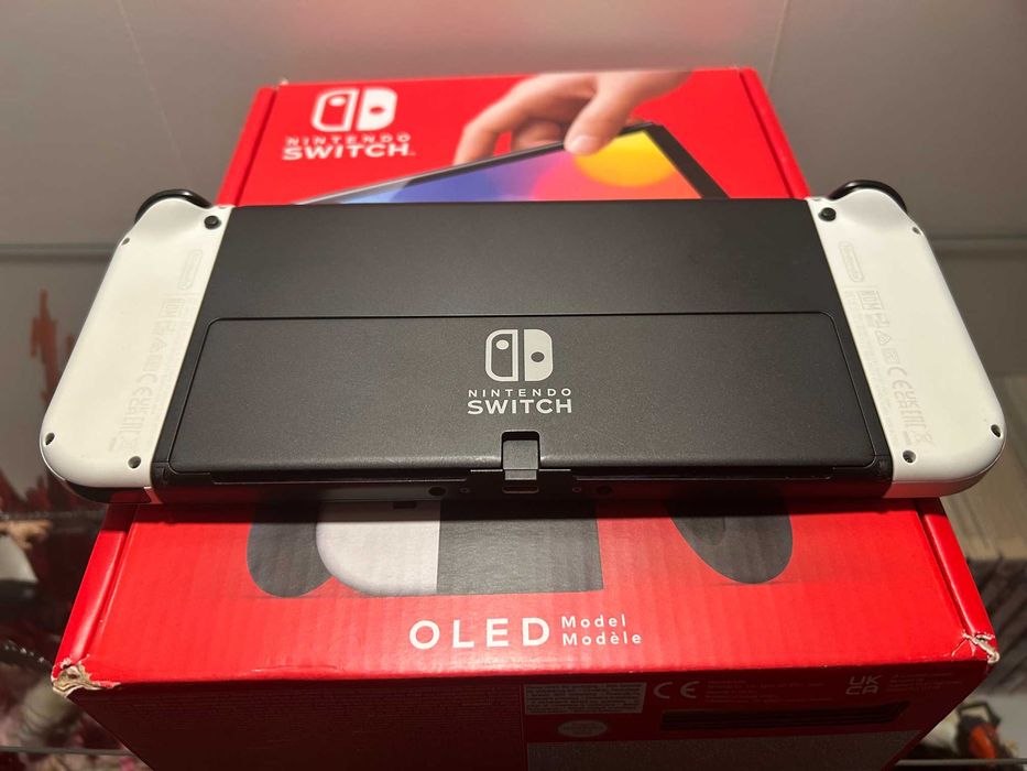 Nintendo Switch Oled + 4 jogos + comando+ bolsa+ caixa –Excelente estado