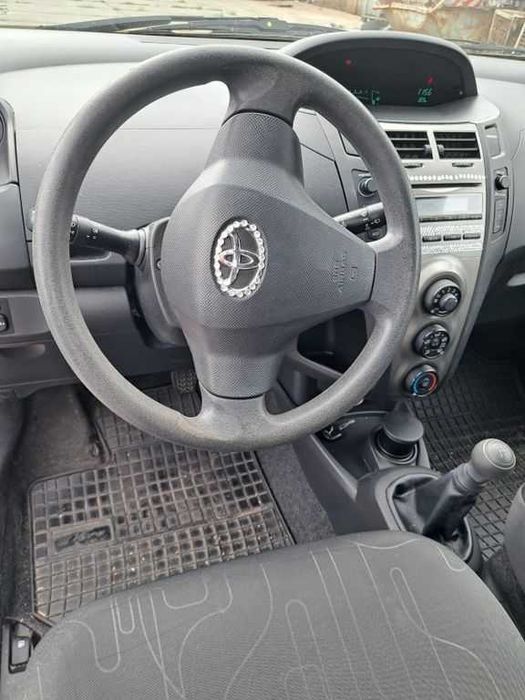 Toyota Yaris Vendo em partes e Peças
