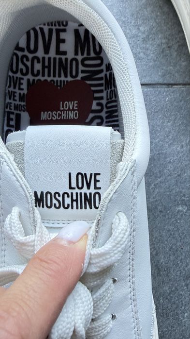 Білі кросівки i love moschino — zdjęcie 4