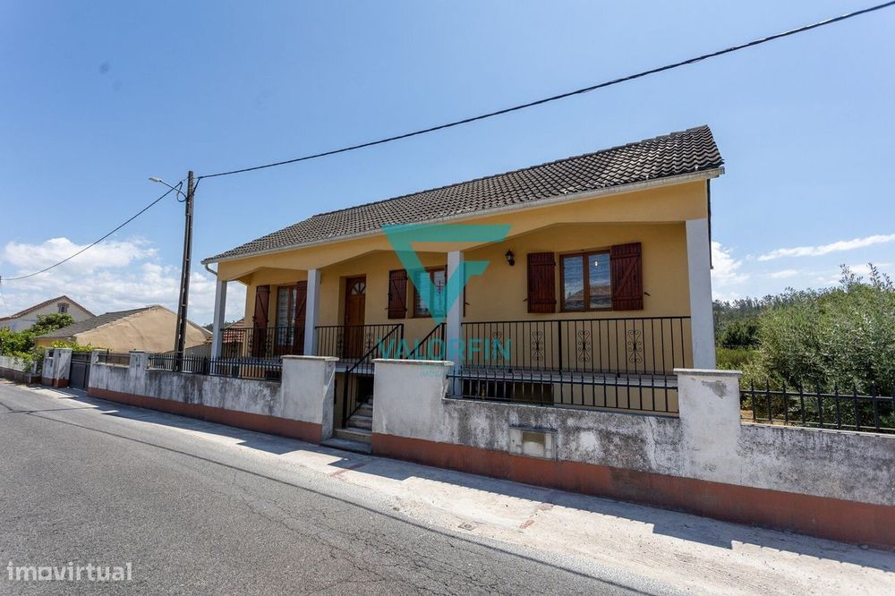Moradia T5 c/ 1818 m² de Terreno - CAXARIAS / OURÉM