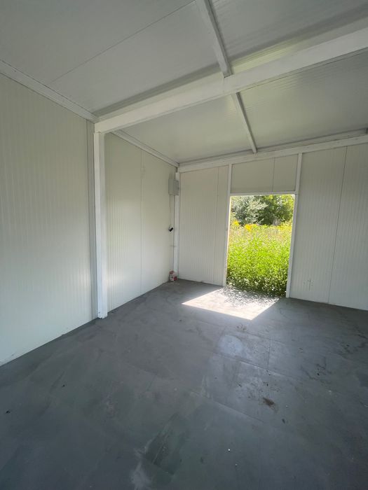 Продаж комерційного приміщення зі своєю землею