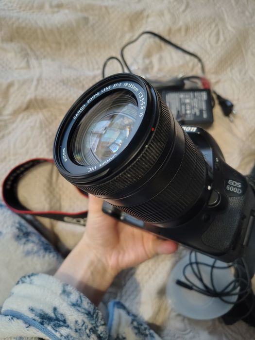 Canon EOS 600D з об'єктивом 18-135мм, сумка в комплекті