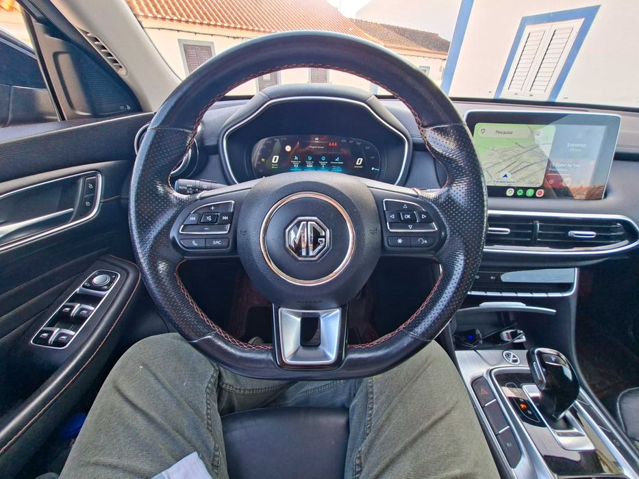 MG EHS luxury Plug In