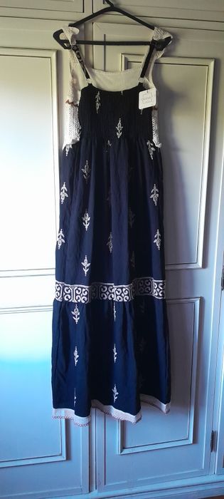 Vestido comprido preto bordado