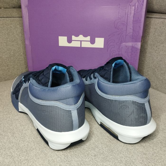 Р. 51. Преміальні баскетбольні кросівки Nike Lebron Witness 8  Blue