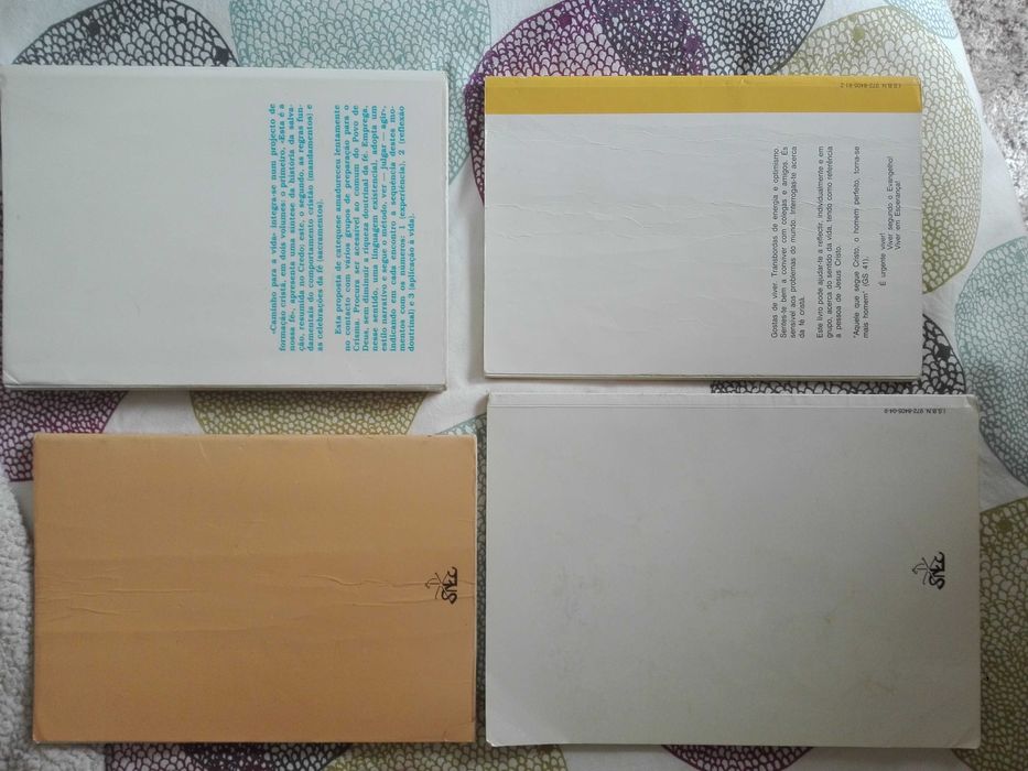 4 catecismos. Vendidos à unidade ou ao lote