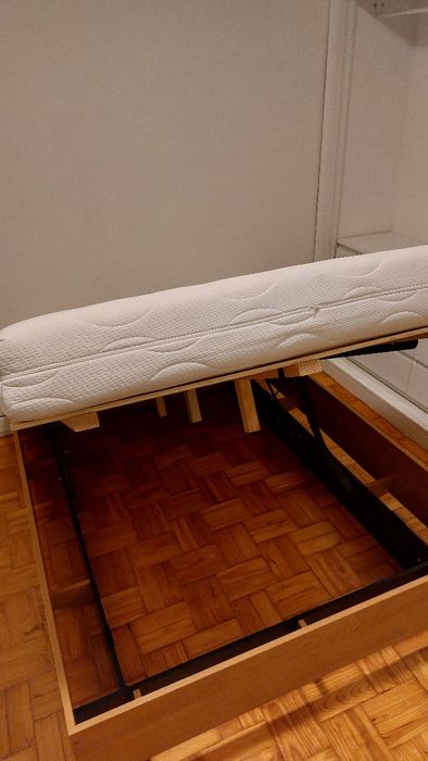 Cama semi-nova + colchão