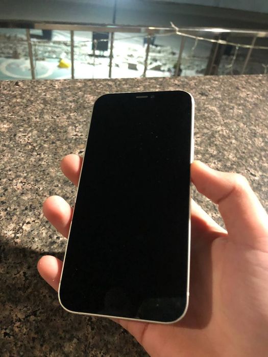 Продам iPhone 12