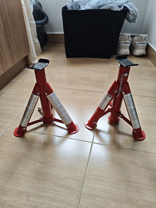 Vendo 2 cavaletes para carro