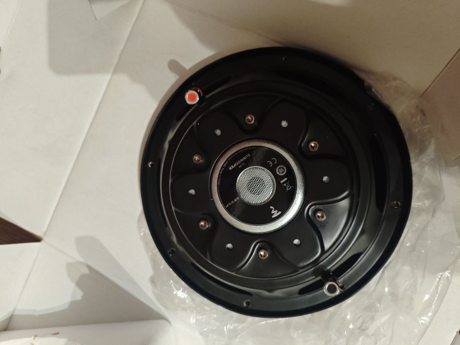 Продам сабвуфер Focal SUB 10 SLIM