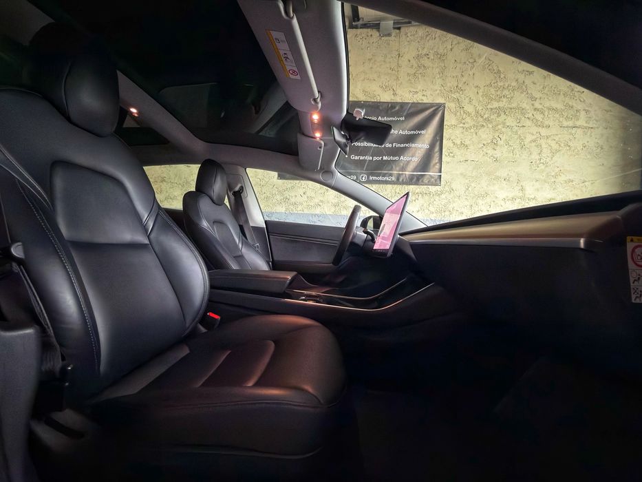 Tesla Model 3 Standard Range Plus - Desde 275€ Mês