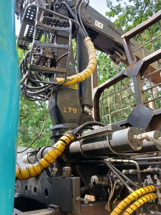 Продам КРАЗ 6322, спеціалізований вантажний лісовоз платформа для перевезення лісоматеріалів, встановлено кран маніпулятор