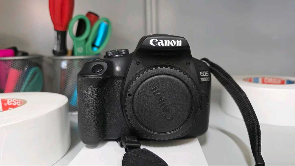 Canon EOS 2000D - Lustrzanka