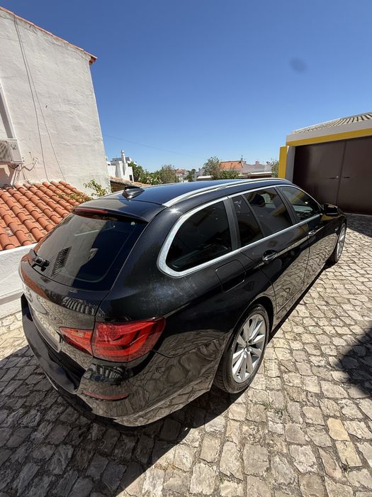 BMW 520d Touring Auto  Câmara de Ré | Bancos Elétricos | Muito Estimada foto 4