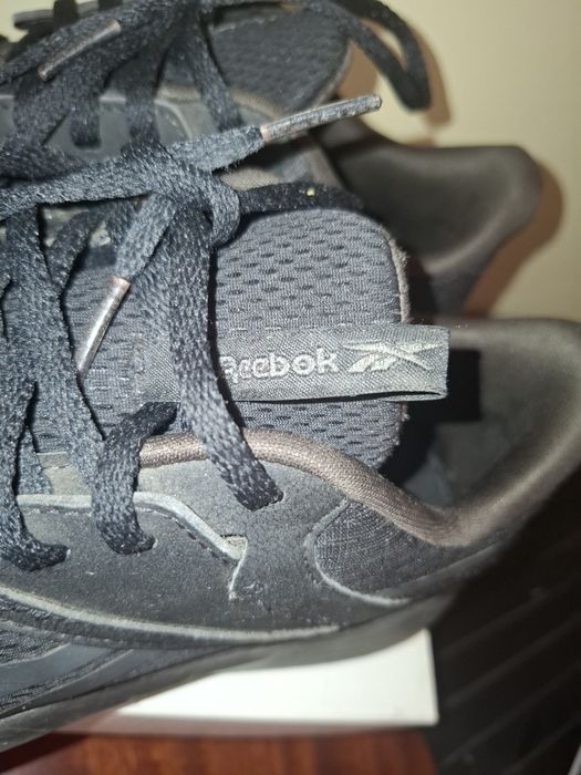 Продаю легкі Кросівки Reebok