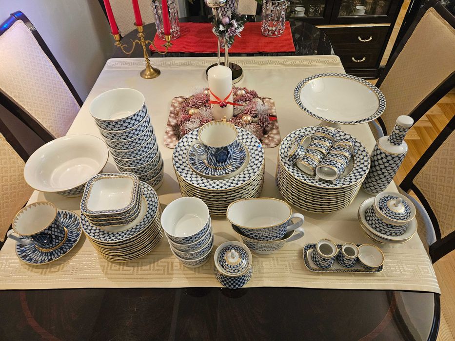 Zestaw obiadowy (kobaltowa siatka) IPM (dawny Łomonosow) na 12 osób.