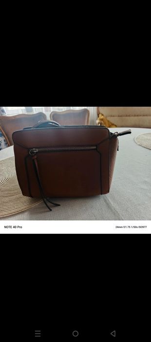 Sprzedam torebkę z kieszenią na zewnątrz