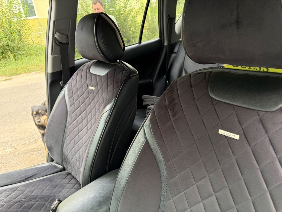 Продаю автомобіль Toyota rav4 2006року. Машина в робочому стані, все працює. Деталі по телефону.