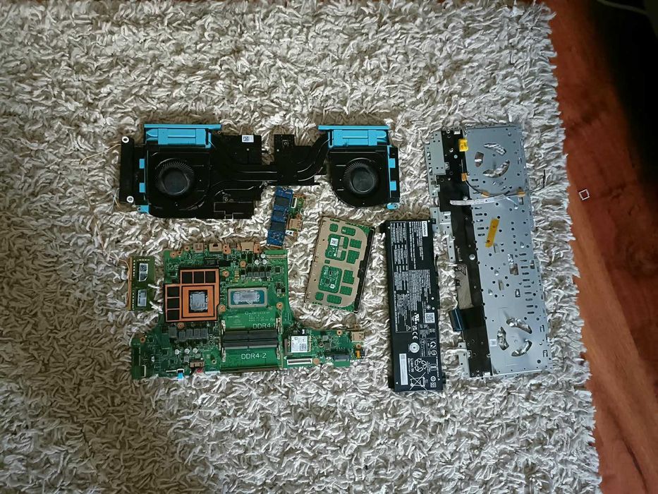 Części z laptopa (LENOVO, DDR4-2 i podobne]