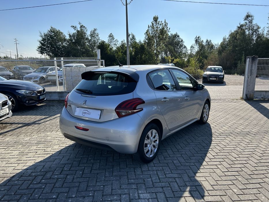 Peugeot 208 1.6 HDI — photo 4