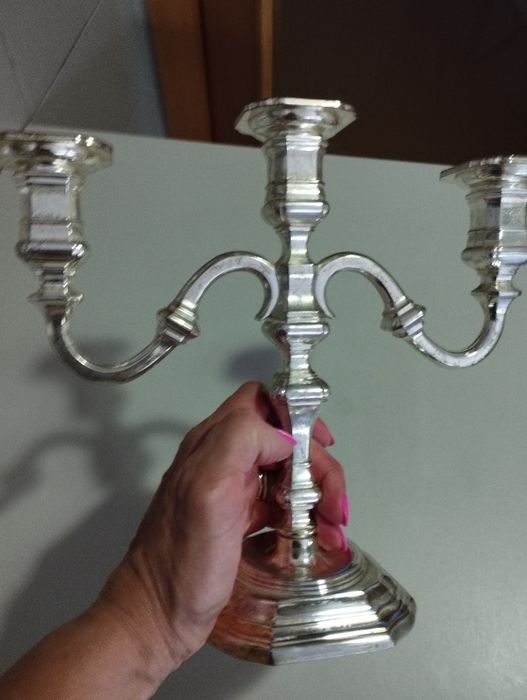 Castiçal de três braços banhado a prata